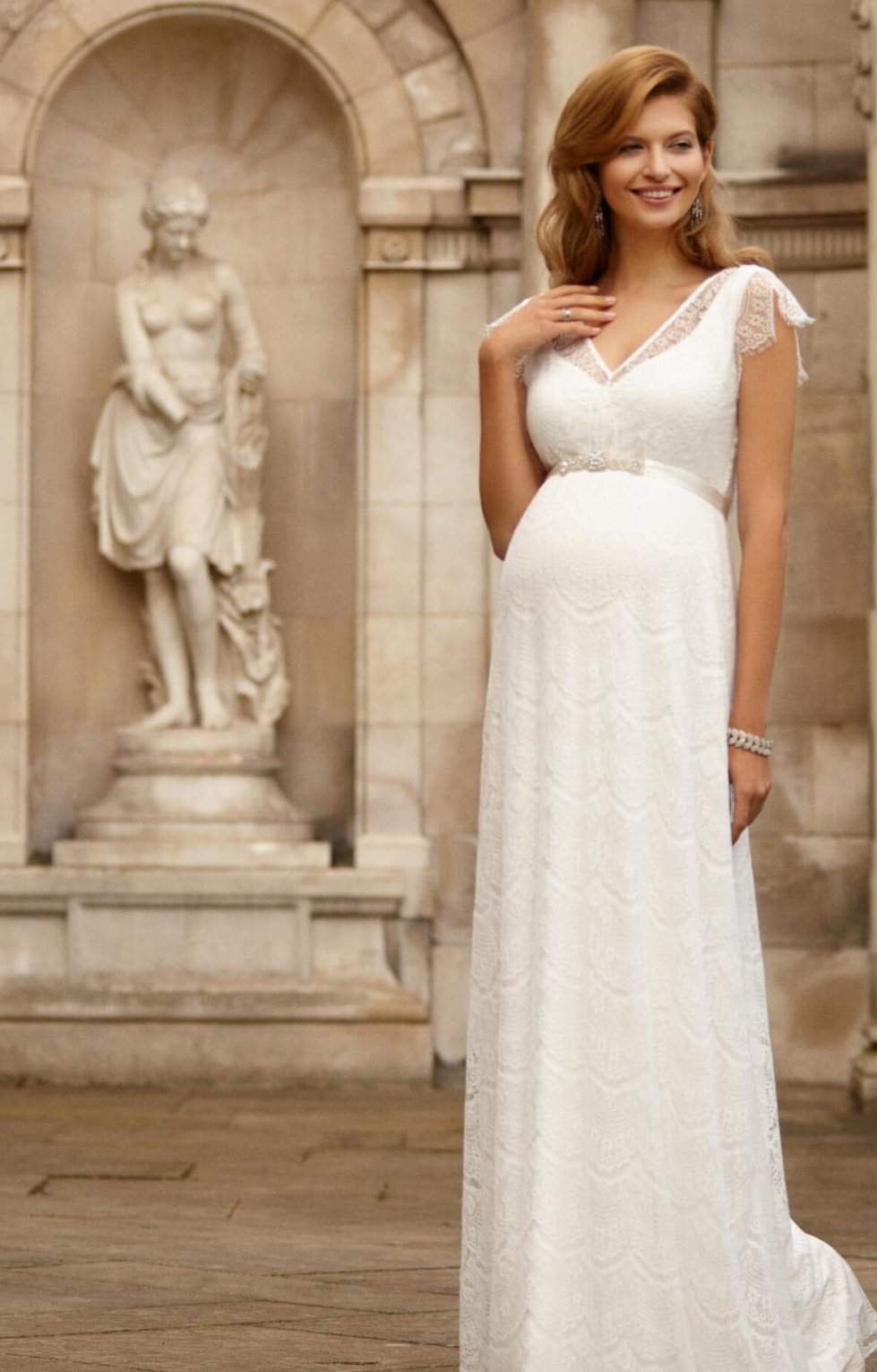 Stílusos és kényelmes kismama esküvői ruha választás